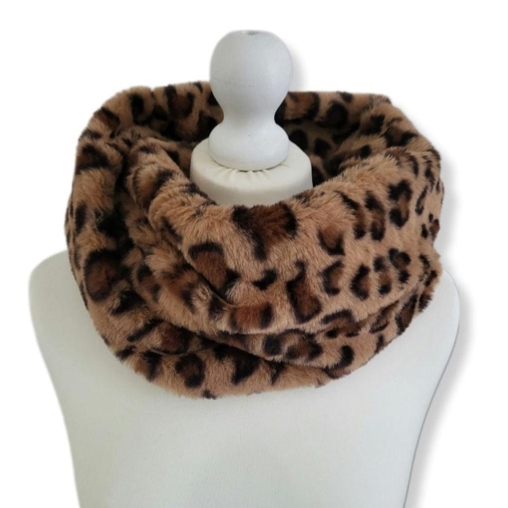 😍Leopard Print Faux Fur Infinity Scarf‼️
